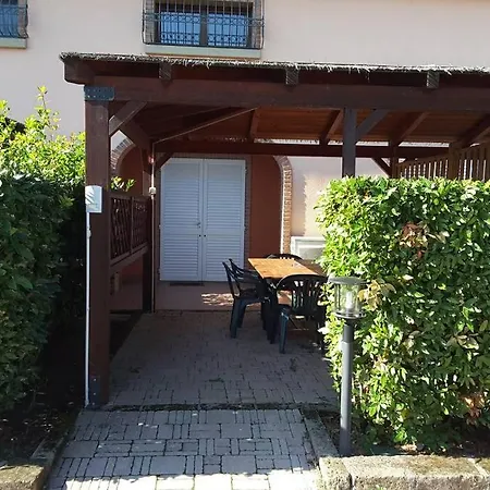 Apartamento Ampio Con Piscina In Prossimita Del Mare